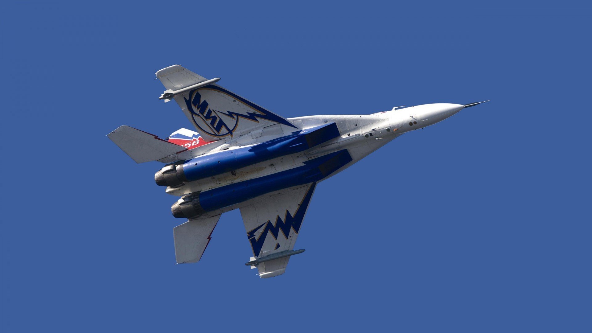 南安普顿迎战切尔西,力求保级关键战,南安普顿和切尔西